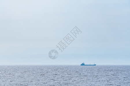 灯塔与游轮海平面大海海洋背景