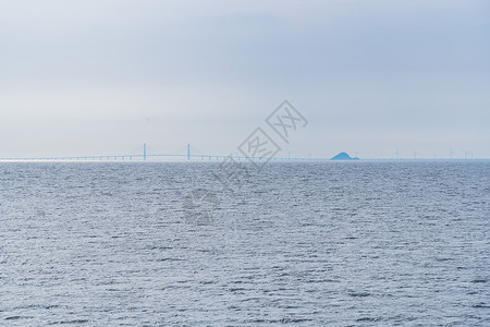 灯塔与游轮海平面大海海洋背景