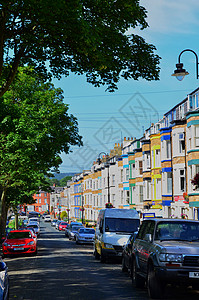 英国海滨小镇斯卡布罗小镇街道清晨高清图片
