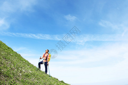 登山的人图片