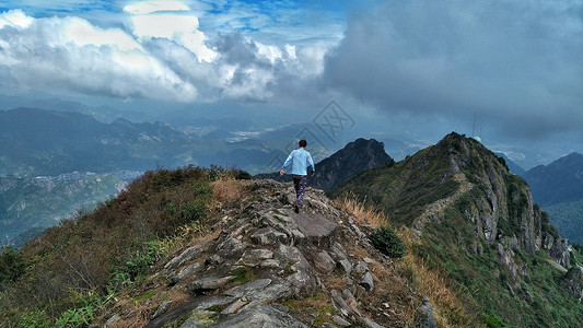 山峰风景图片