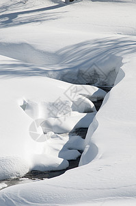 雪景线条图片