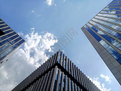 建筑商业楼蓝天白云下的商业写字楼背景