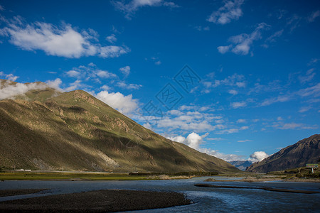 西藏的蓝天白云背景图片