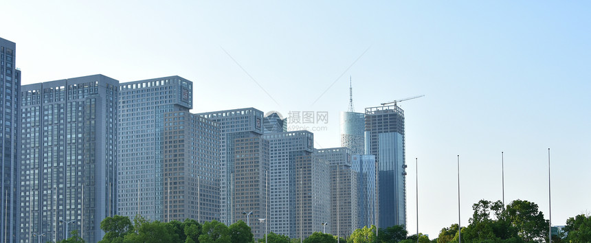 奥体中心-蓝天下的城市建筑图片