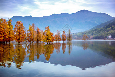 清秀背景黄山脚下宏村的风景背景