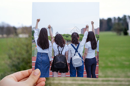 说话的小女孩儿毕业的我们设计图片