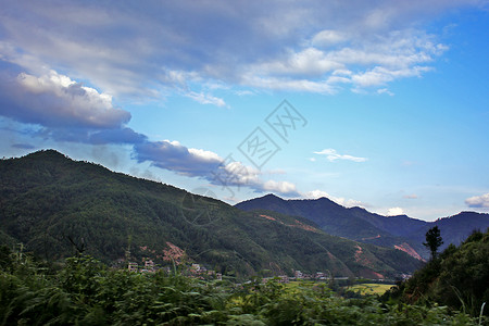 月亮与云与田野云南的天空背景