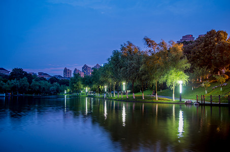 天鹅湖公园天鹅湖夜景与天空背景