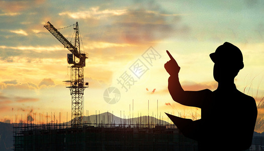 夕阳下的建筑工人背景图片