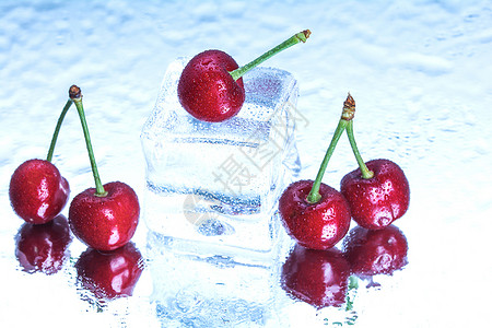 樱桃与冰块图片