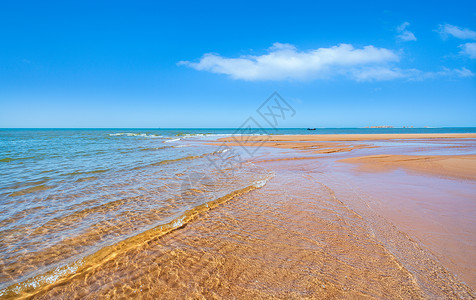 金沙滩蓝天白云沙滩海浪背景