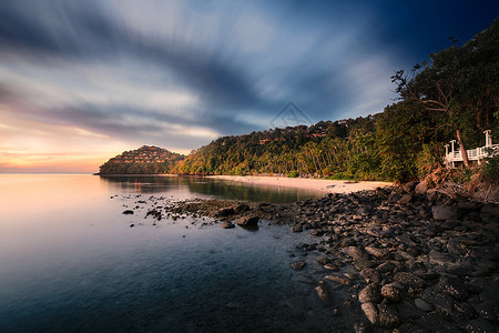 夕阳下的海岛风景高清图片