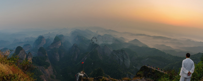 崀山山脉日出全景图片