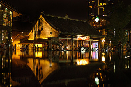 夏日的成都太古里夜景图片