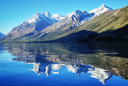 费乌川藏线然乌湖背景