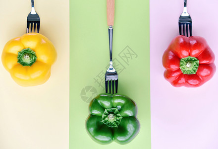 叉子上的蔬菜高清图片