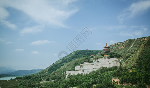 高山与寺庙背景图片