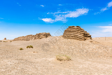 镜中世界沙漠中的汉长城遗迹背景