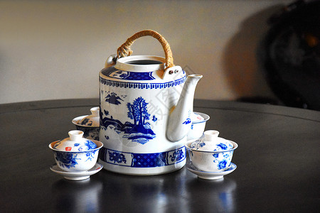 青花瓷茶具桌子茶具高清图片