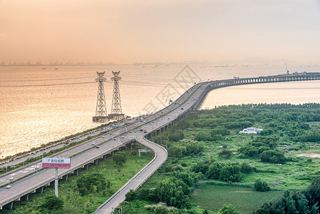 夕照高速路铁塔天空高清图片