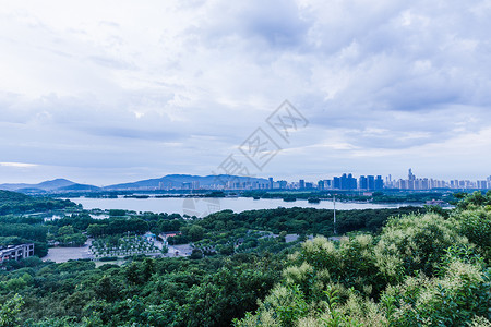 公园湖面傍晚宝界山林公园城市风景背景