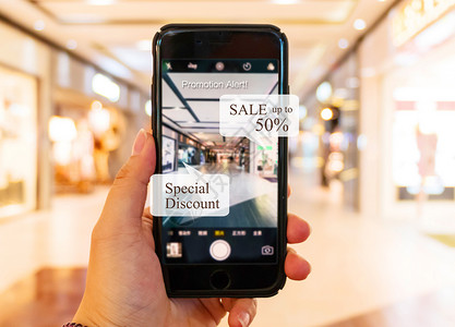 VR购物手持式智能手机在商场超市购物消费设计图片