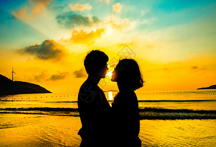 手绘男生和女生海边相拥的情侣背景