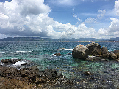 沙滩上椰子三亚海边背景