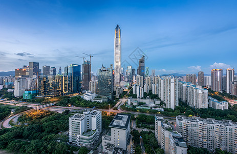 城市夜景蓝天绿地高清图片