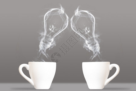 热气烟咖啡杯里的灯泡剪影设计图片
