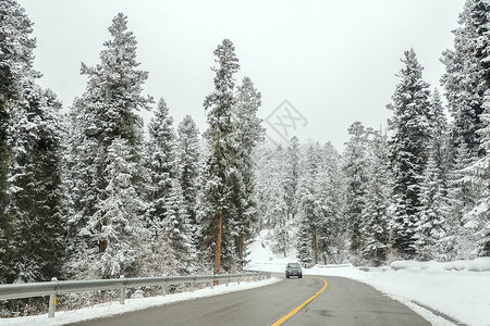 汽车海报促销白雪皑皑的大路背景