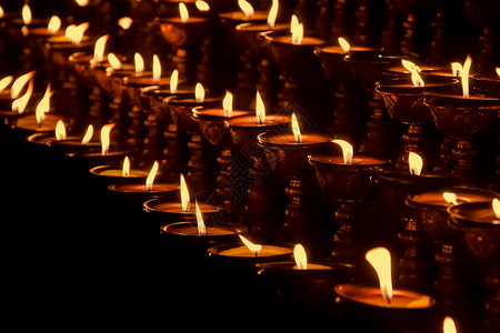 蜡烛酥油灯西藏寺庙香火宗教高清图片素材