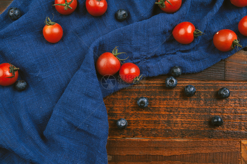 西红柿与蓝莓图片