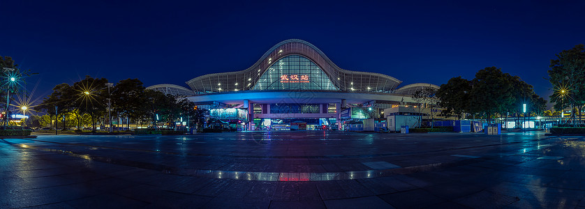 中国第一高铁站武汉站夜景全貌背景图片