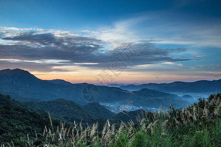 朝阳城市宁波宁海杜鹃山清晨日出风光背景