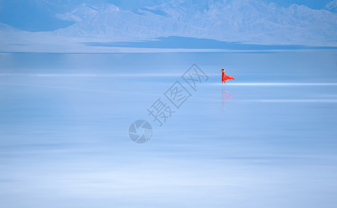 查卡盐湖天空之境红衣美女背景