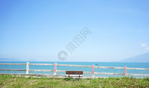 沿海海岸面朝大海春暖花开-向往的地方背景