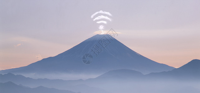 塞梅鲁火山风景wifi云设计图片