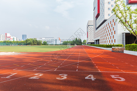骷髅头标志上海视觉艺术学院操场跑道背景