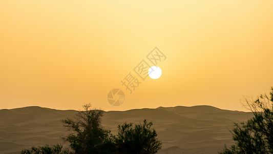 尘土沙尘暴下的塔克拉玛干大沙漠背景