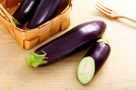 长茄子食材紫云母高清图片