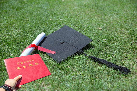 红色证书毕业季设计图片