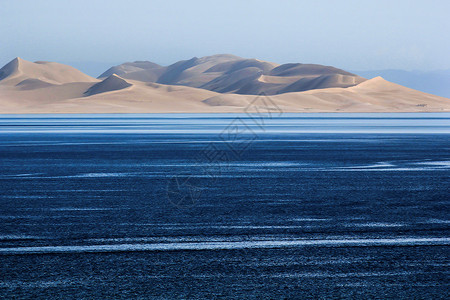 青海湖沙岛梦幻沙漠之水高清图片