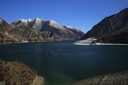 水黑青海黑泉水库冬季背景