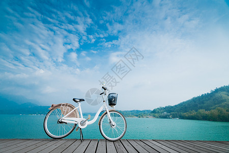 日月潭骑行自行车停靠高清图片