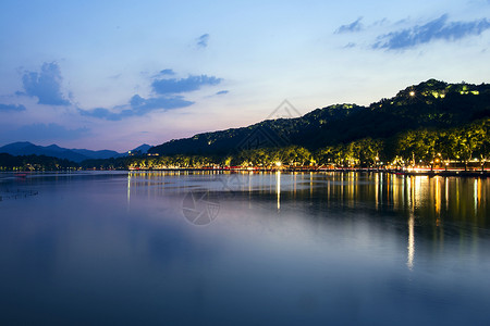傍晚的湖景图片