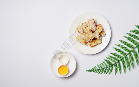 打发的奶油油炸小食摆盘背景