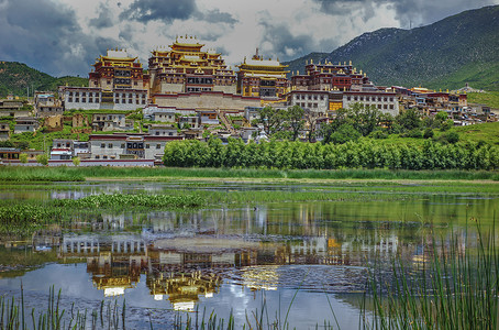 阳光力量松赞林寺背景