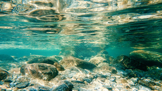 水世界镜面水穿石高清图片